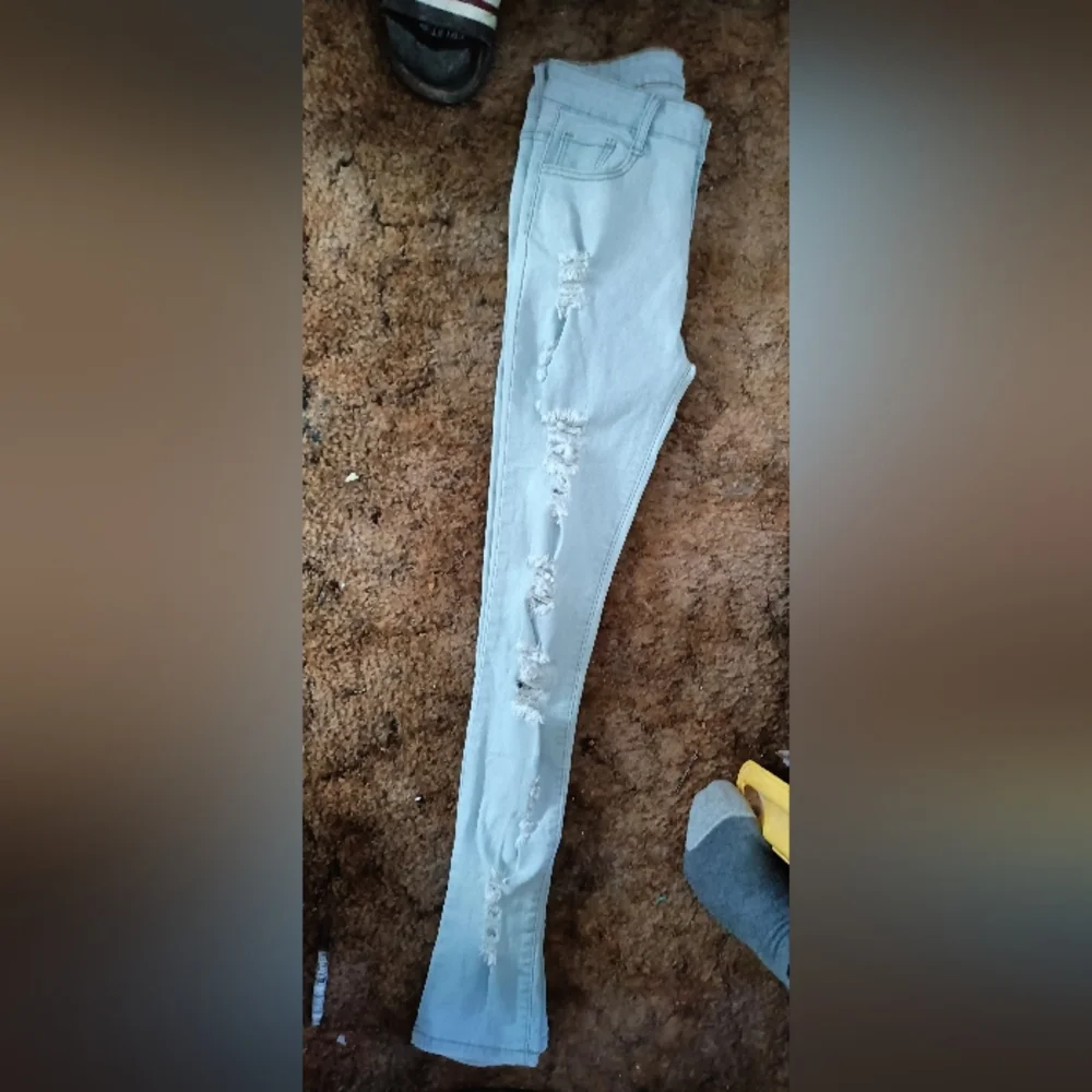 Small Ripped jeans - Picture 2 of 6